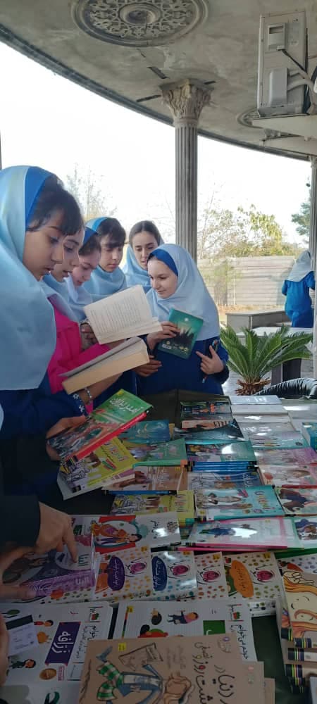 پیش دبستان و دبستان دخترانه هوشمند ریحانه