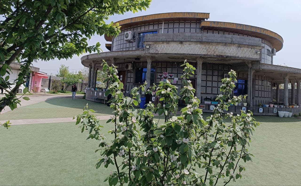 پیش دبستان و دبستان دخترانه هوشمند ریحانه