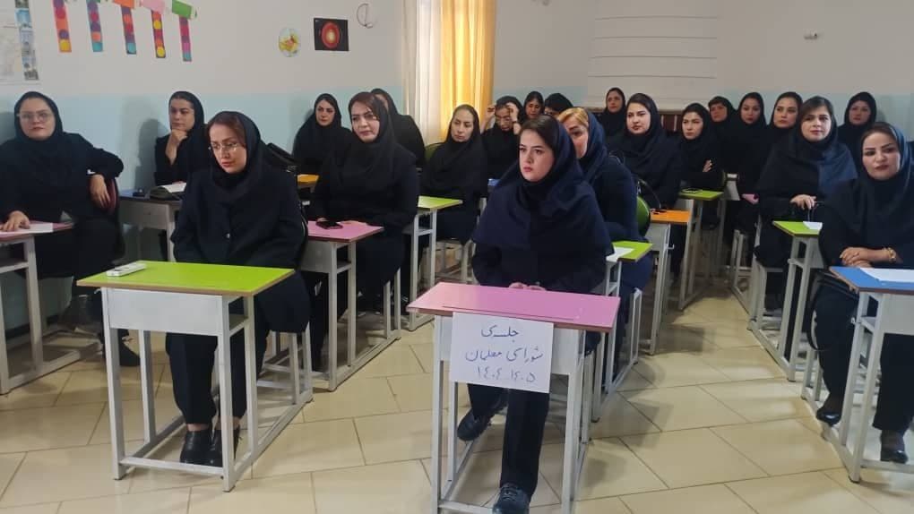 پیش دبستان و دبستان دخترانه هوشمند ریحانه