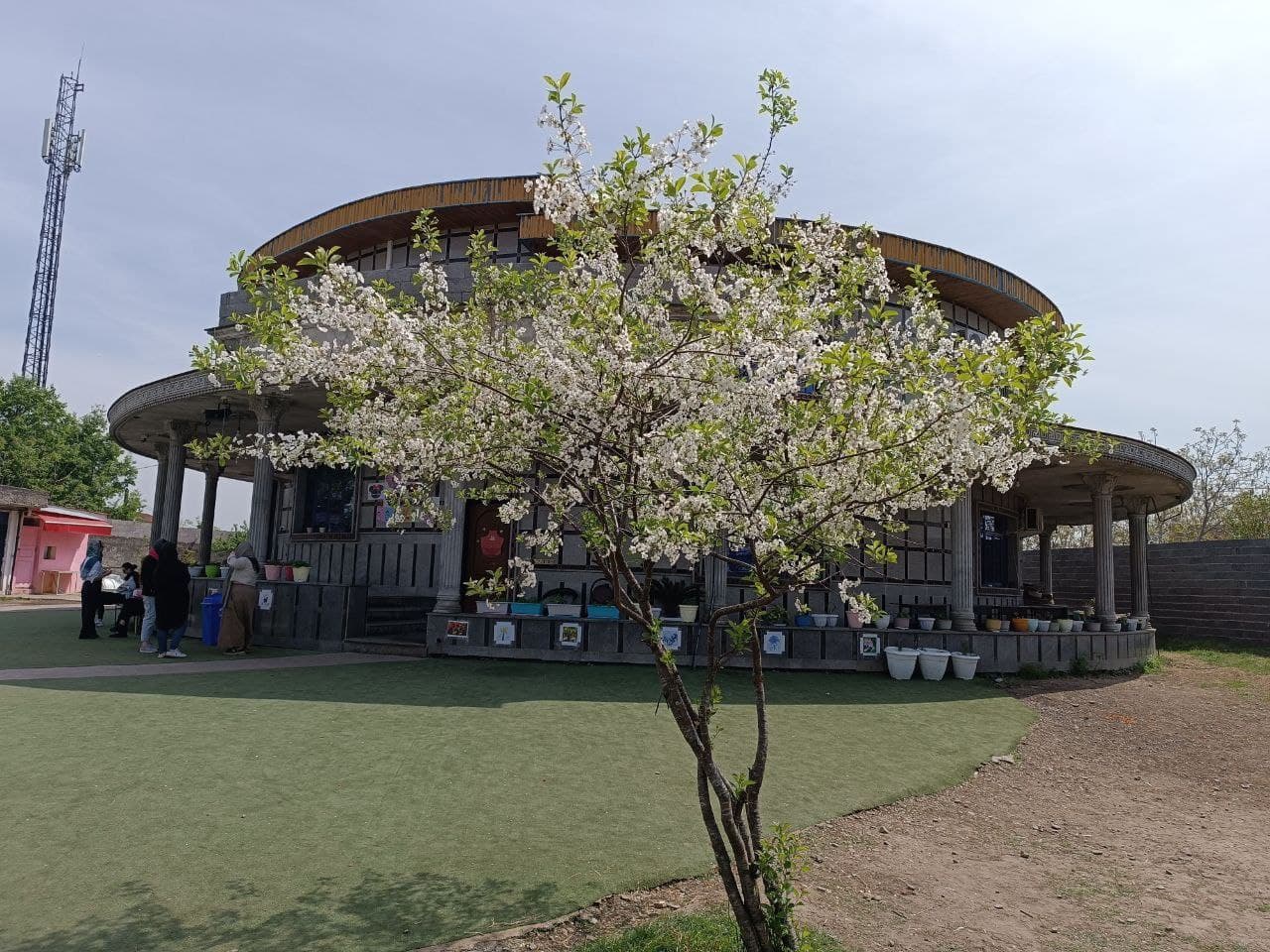 پیش دبستان و دبستان دخترانه هوشمند ریحانه